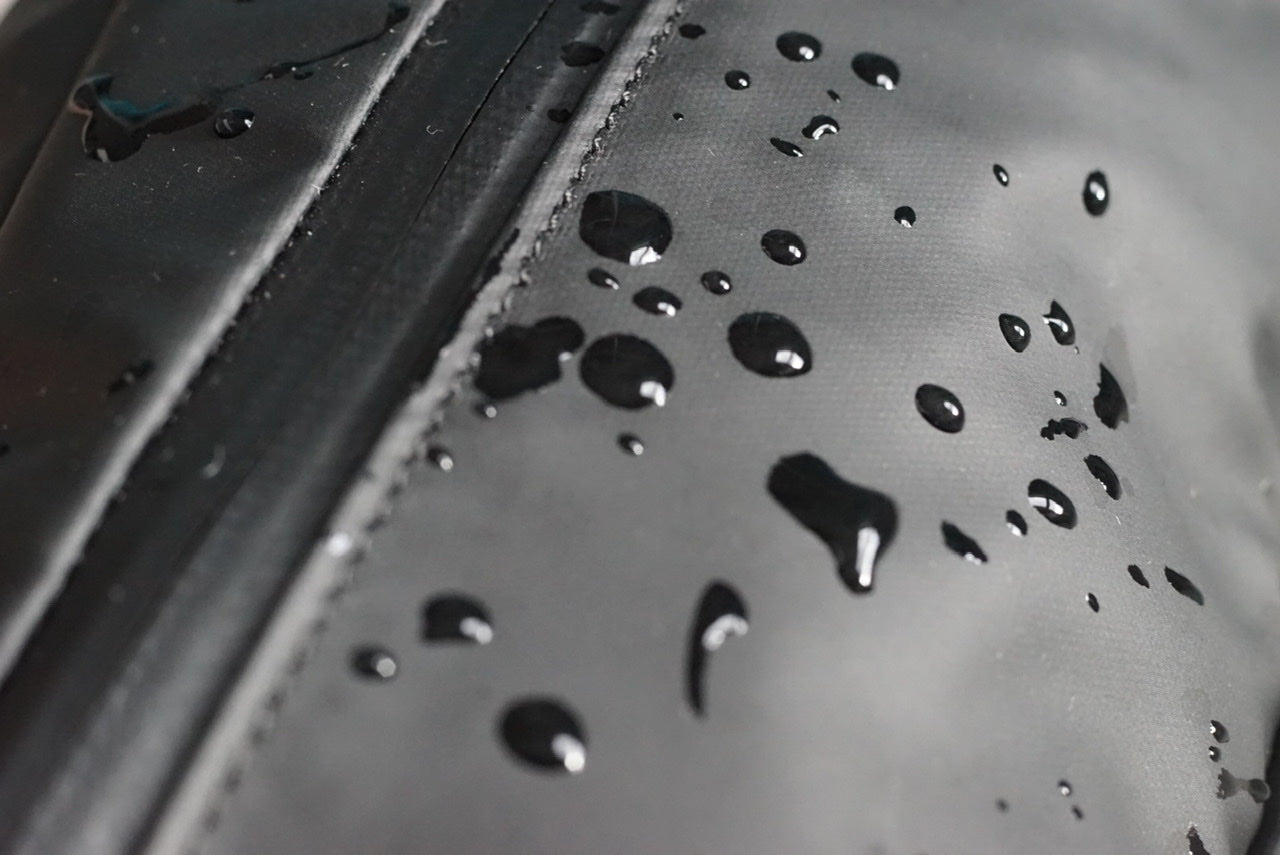 water droplets on 420D waterproof fabrics